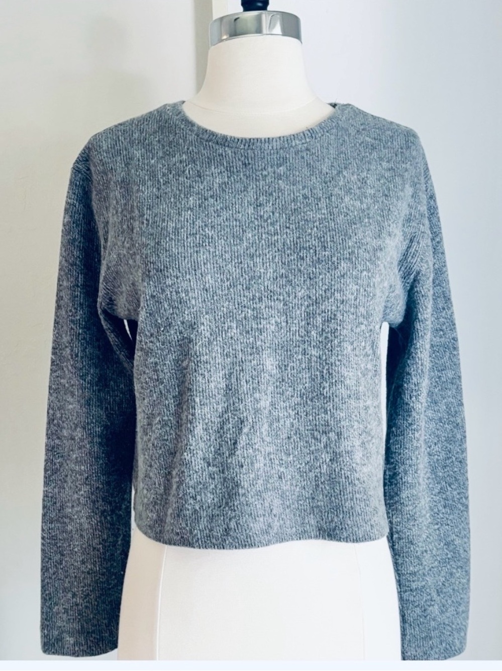 Zara Gray Cropped Crew Neck Long Sleeve Sweater, Size Small
